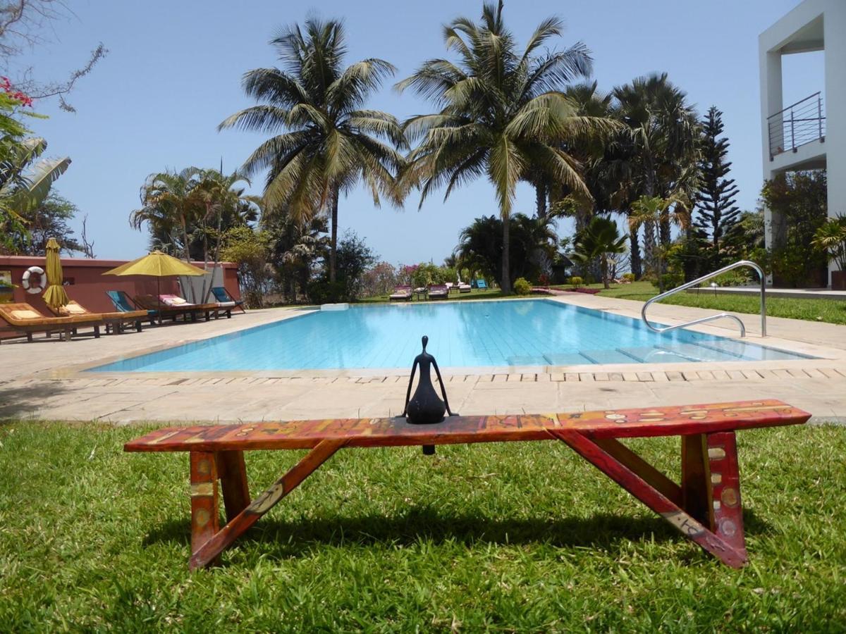 Leo'S Beach Hotel - Adults Only Brufut Exterior foto